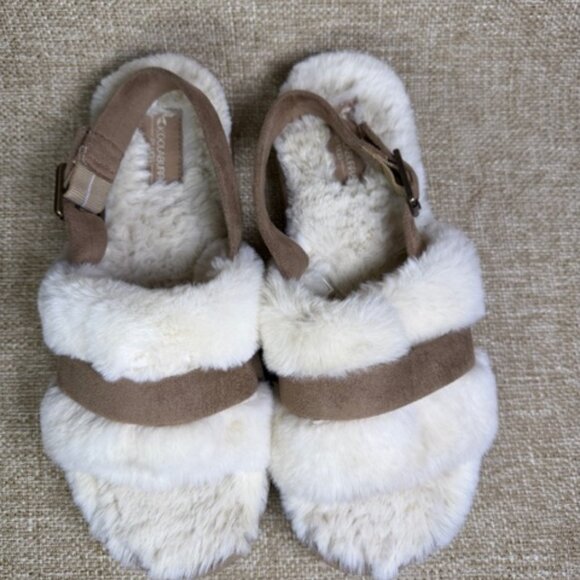 Koolaburra by UGG Shoes - Koolaburra by UGG Fuzz'd Out Adjustable Slide Sandal in "Natural" color. Size 9.